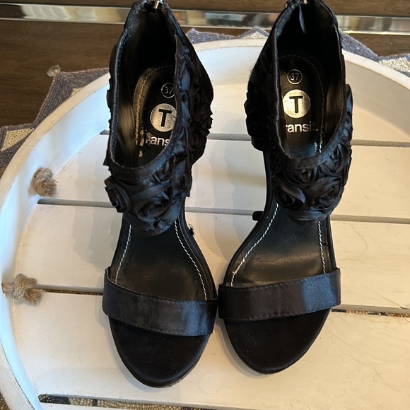 TRANSIT black satin floral embellished heels size 37 - Picture 4 of 10